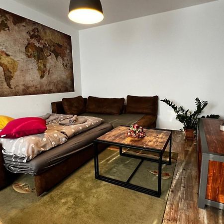Industrial Apartment I 24Hr Self Check-In I Free Parking & Coffee Besztercebánya Kültér fotó