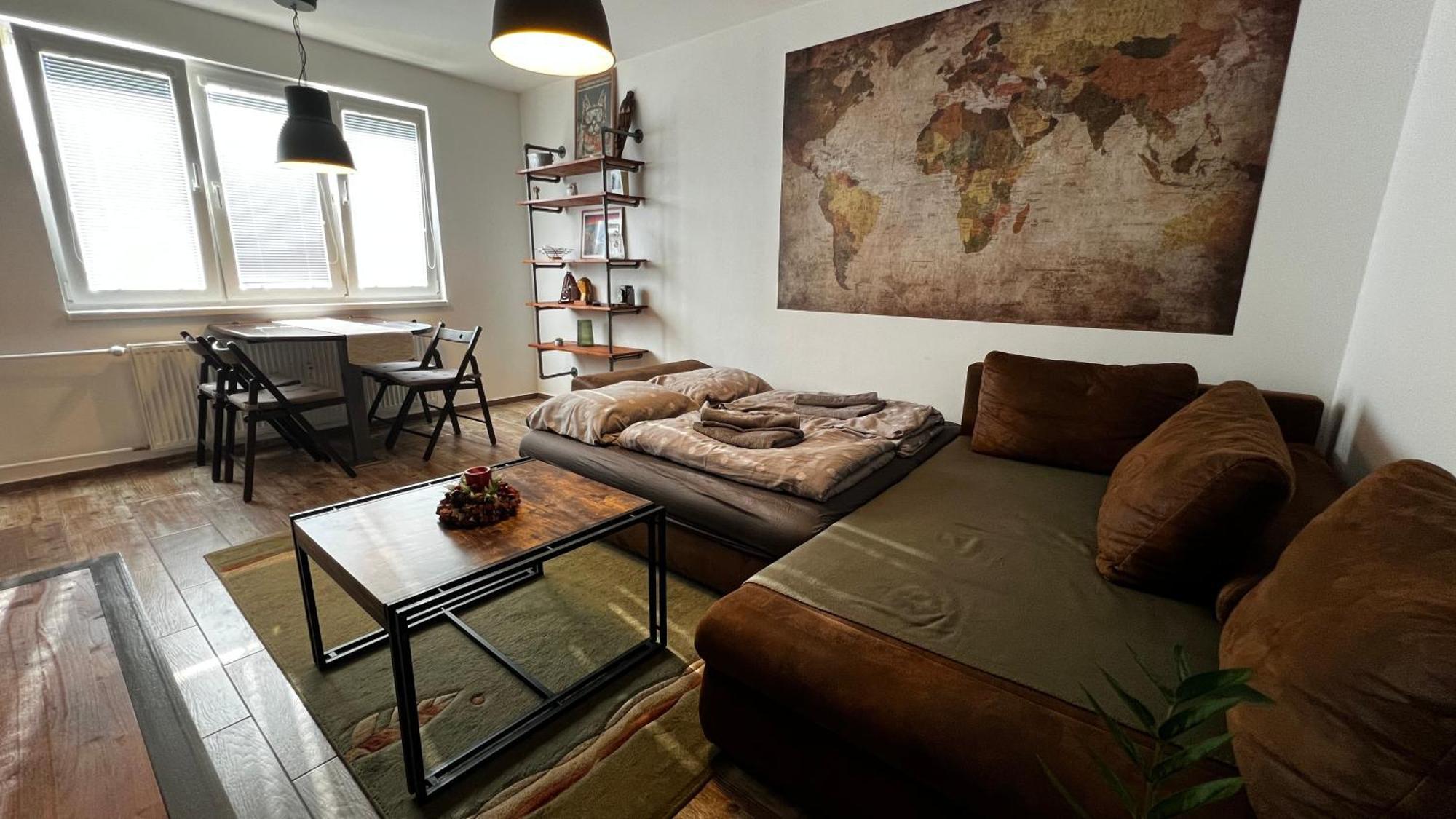 Industrial Apartment I 24Hr Self Check-In I Free Parking & Coffee Besztercebánya Kültér fotó